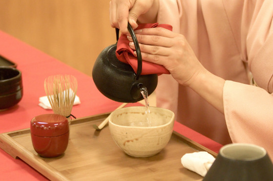 女人喝茶要行扣茶禮嗎，叩茶禮女士能用嗎？