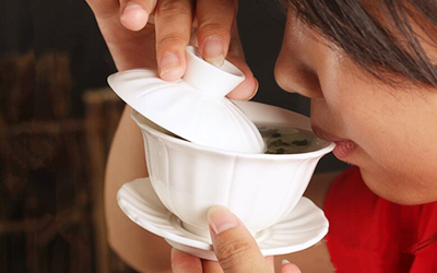 三才蓋碗的正確拿法，三才蓋碗抓碗法圖解