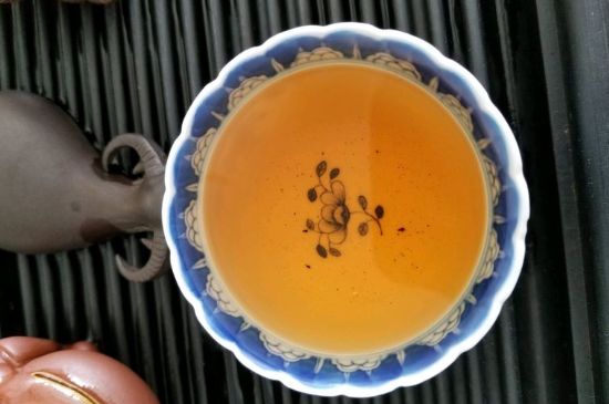 大紅袍第一泡要倒掉嗎，洗茶水需倒掉但第一泡出湯