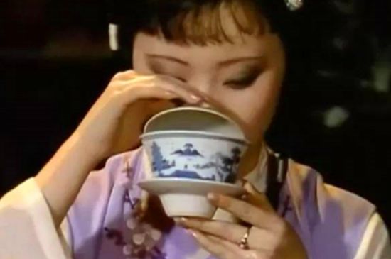 女士喝茶優(yōu)雅姿勢(shì)，女士正確喝茶姿勢(shì)禮儀