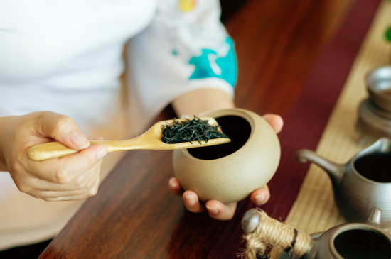 女人喝茶要行扣茶禮嗎，叩茶禮女士能用嗎？