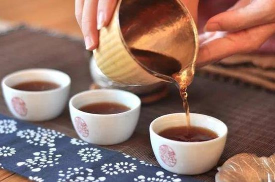 喝茶茶桌上的禮儀有哪些，泡茶待客十大禮儀不可不做！