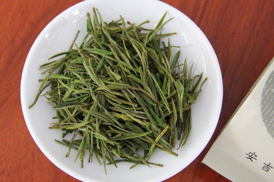 安吉白茶冷藏好還是冷凍好？這個(gè)需要根據(jù)存放時(shí)間來選擇