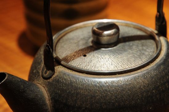 日本鐵壺怎么開壺，新鐵壺開壺方法