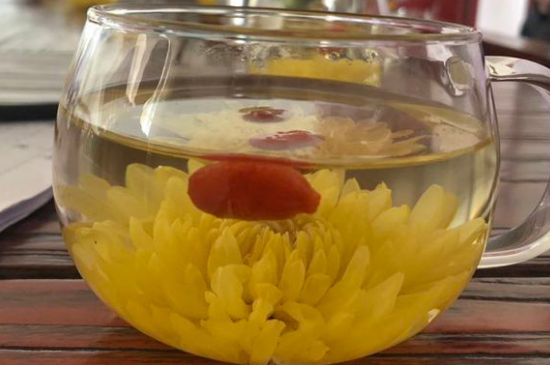 晚上可以喝菊花茶泡水嗎，睡覺前能不能喝菊花茶？