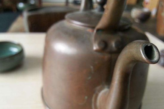 用銅壺?zé)惺裁唇?，銅壺煮水的兩大忌諱和好處
