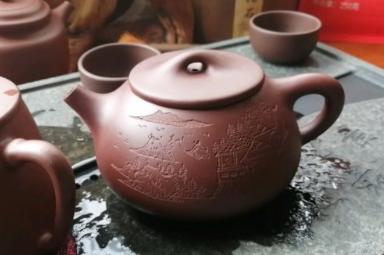 紫砂開(kāi)壺和不開(kāi)壺的區(qū)別，<a href=http://m.jiaodonghuabobo.com/chaju/zisha/ target=_blank class=infotextkey>紫砂壺開(kāi)壺</a>的正確方法及開(kāi)壺建議