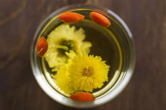 菊花茶的最佳搭配有哪幾樣，菊花茶和什么搭配喝效果好？