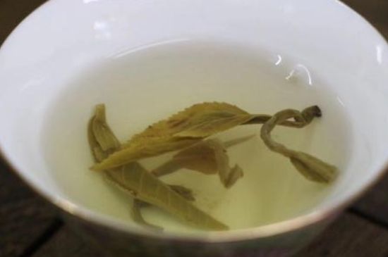 茉莉龍珠泡開后為什么都是梗，茉莉龍珠泡開后什么樣？