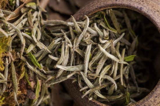福鼎白茶要喝老的嗎，為什么喝白茶要喝老茶存新茶？