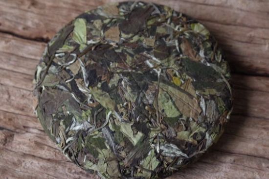 怎么撬老白茶茶餅不容易碎，福鼎白茶如何撬茶方法