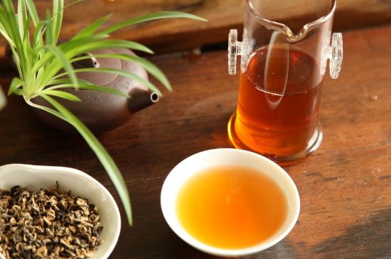 飯后多長時間喝六堡茶最好，六堡茶一天喝多少