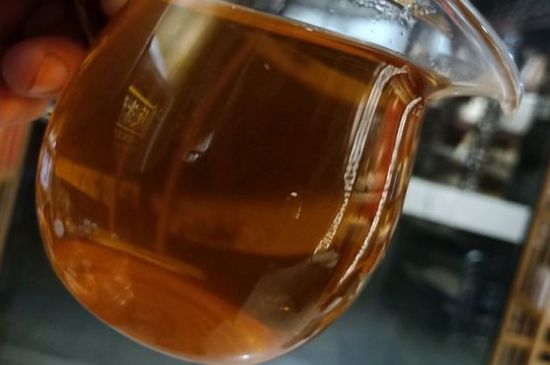 一天什么時(shí)候喝黑茶最好，喝黑茶一天最佳時(shí)間和季節(jié)