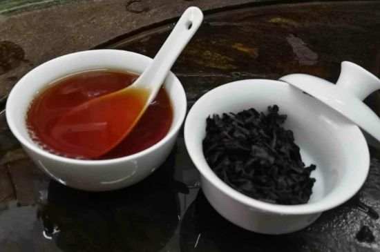 肉桂茶和大紅袍哪個(gè)貴，武夷山肉桂與大紅袍的價(jià)格比較