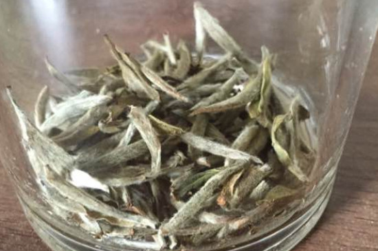 白毫銀針年份越久越好嗎，銀針白毫是否越陳越好