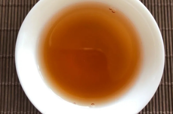 老白茶上火還是去火？夏季喝煮的老白茶會容易上火！