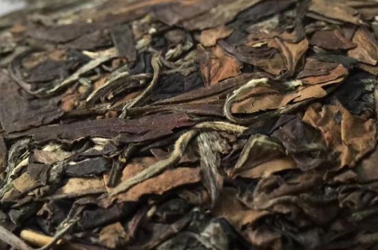 福鼎白茶要喝老的嗎，為什么喝白茶要喝老茶存新茶？