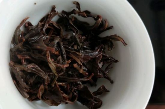 正山小種喝起來苦澀有點(diǎn)酸對(duì)嗎，正山小種發(fā)酸有害嗎