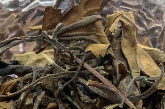 老白茶上火還是去火？夏季喝煮的老白茶會容易上火！