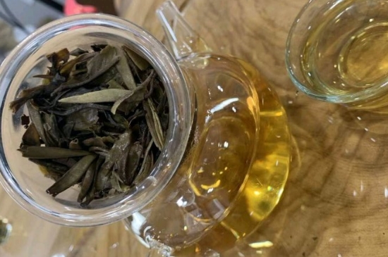 白茶三年為藥七年為寶的原理，為什么說一年茶三年藥七年寶？