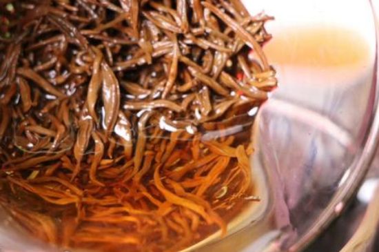 300塊錢的金駿眉能喝嗎，兩三百多金駿眉和一千多區(qū)別