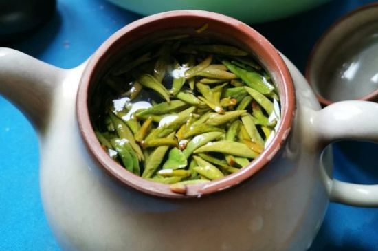 龍井茶放二年了能喝嗎，過期龍井茶的妙用！