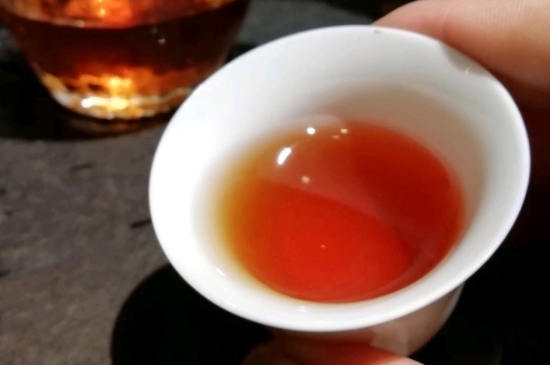 長期喝巖茶會上火嗎？巖茶這樣喝了容易上火！