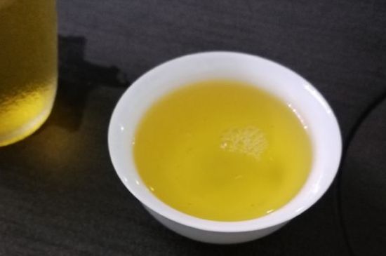 女人喝金駿眉的好處和壞處，女性喝金駿眉可減肥養(yǎng)顏