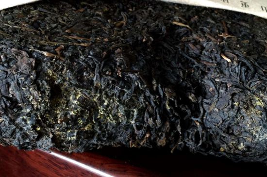 伏茶里的金花是黃曲霉素嗎，金花茯茶里的是什么菌