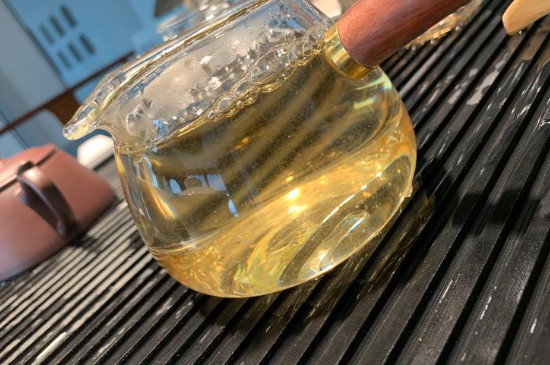 白毫銀針年份越久越好嗎，銀針白毫是否越陳越好